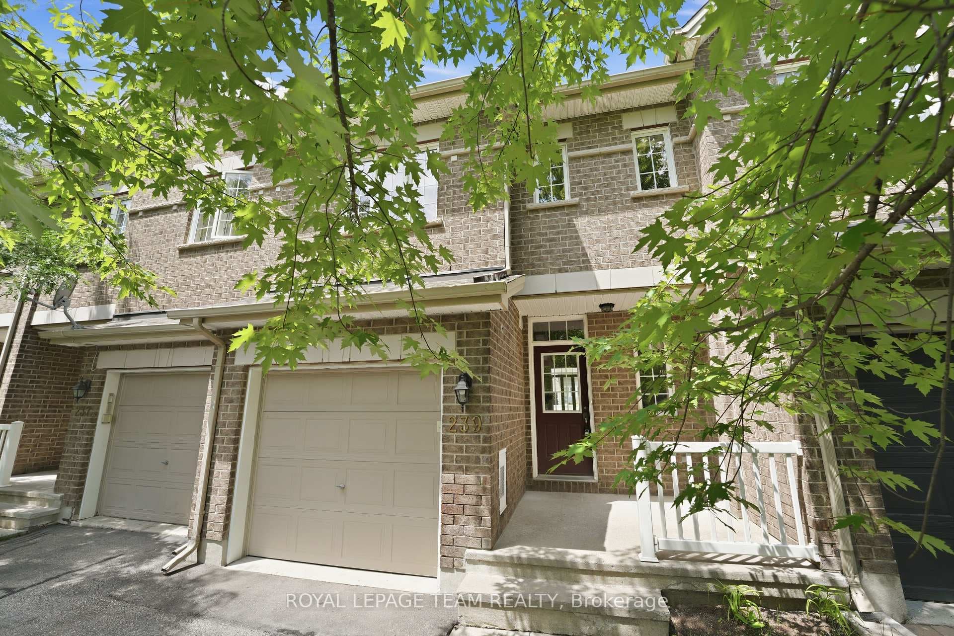 239 Tandalee Crescent photo 1