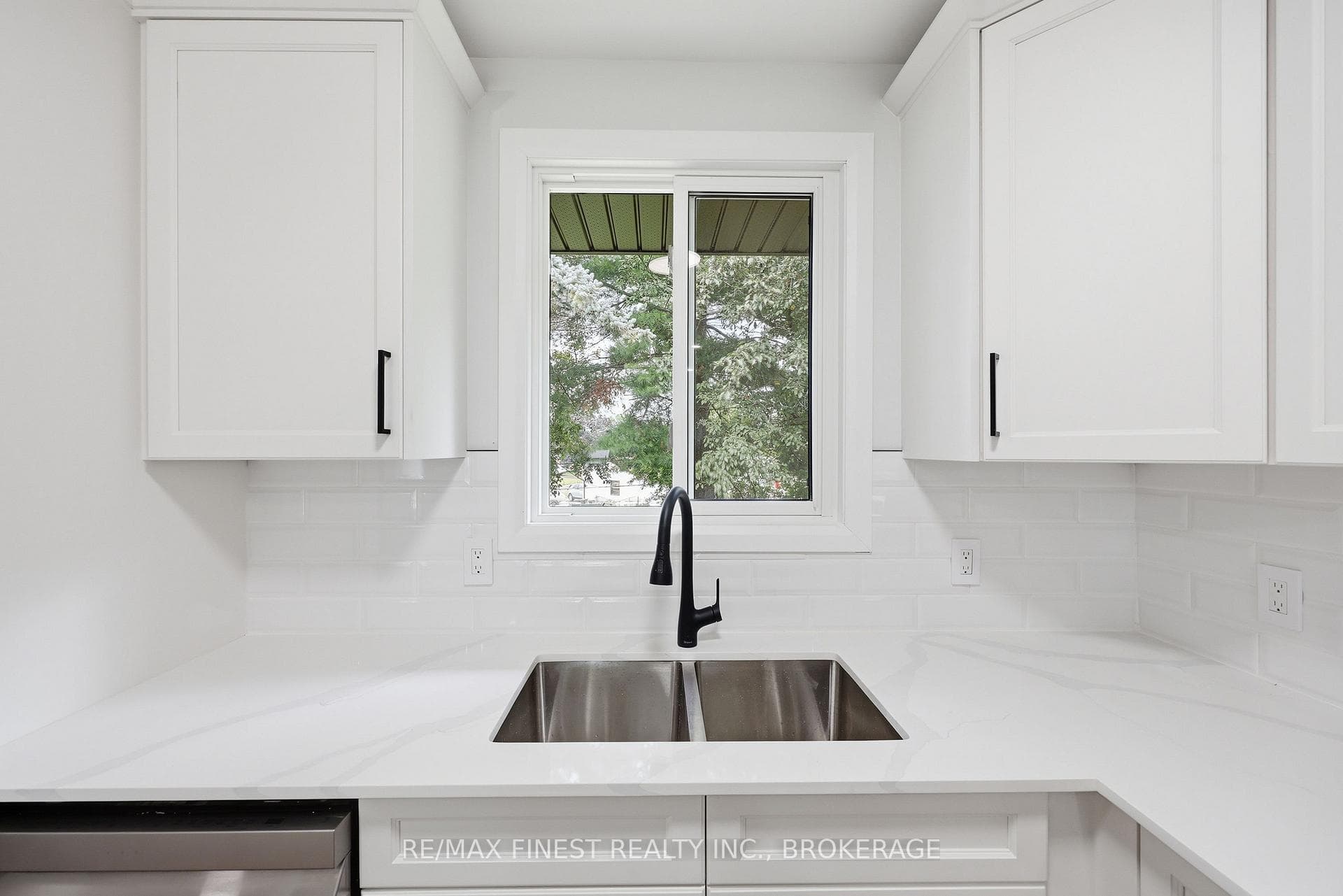 687 Willis Street photo 16