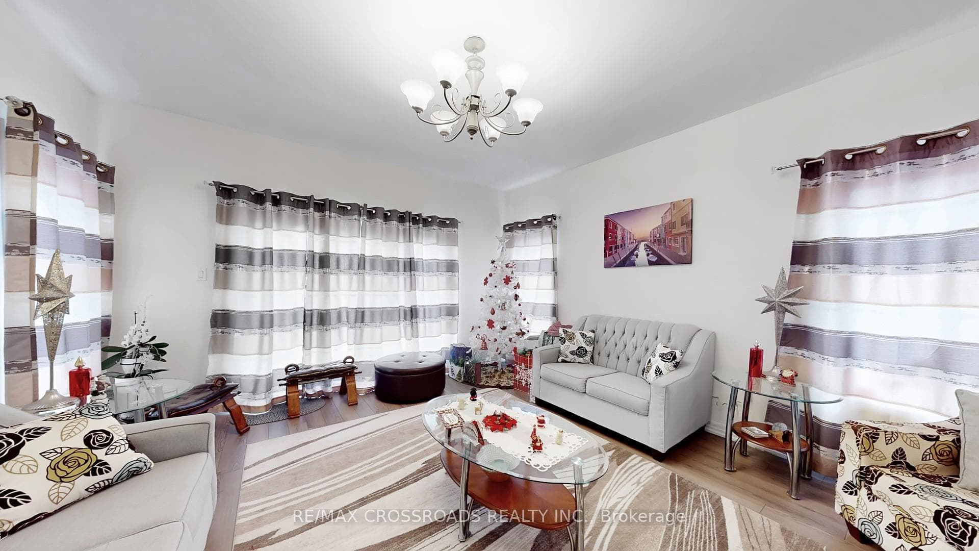 56 Dominion Crescent photo 4