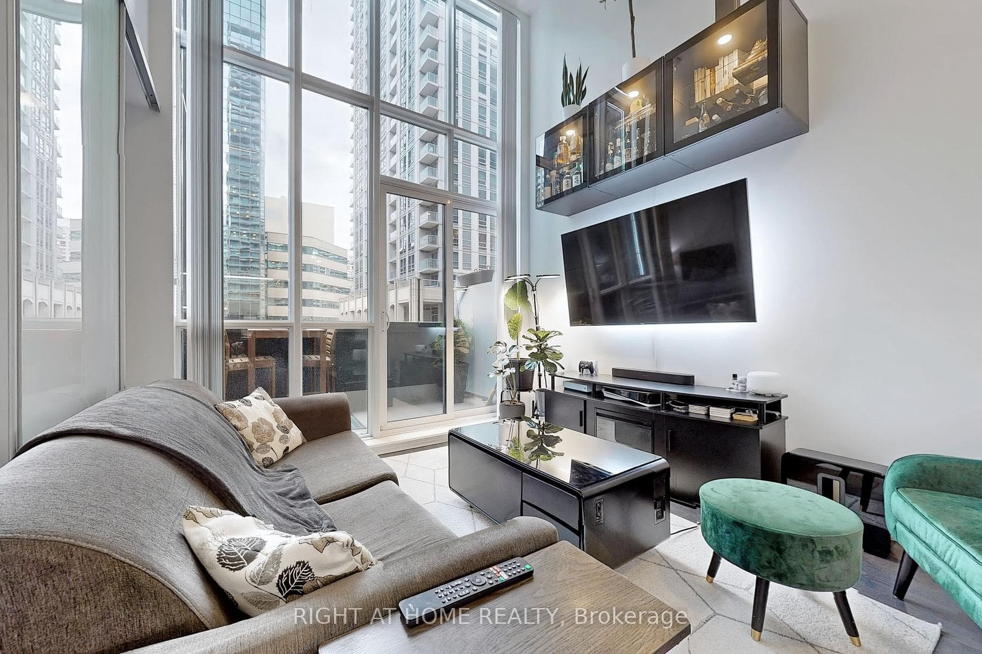 770 Bay Street Unit 201 photo 9