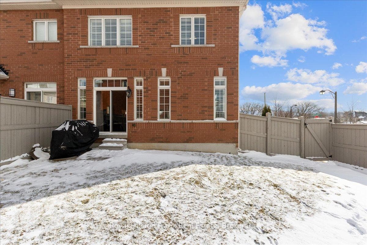 79 Durhamview Crescent photo 33