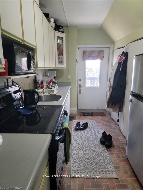 1175 PRINCESS Avenue photo 6