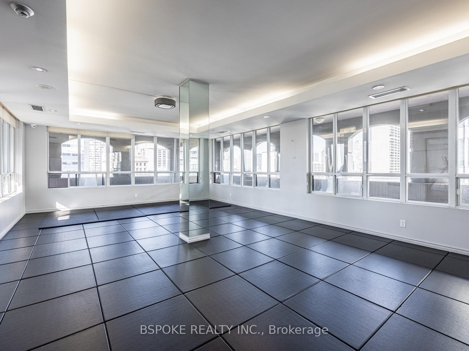 140 Simcoe Street Unit 304 photo 22