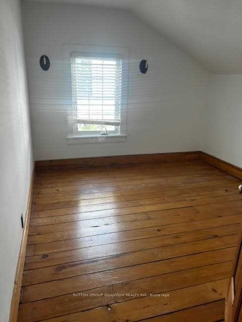 270 Robinson Street photo 17