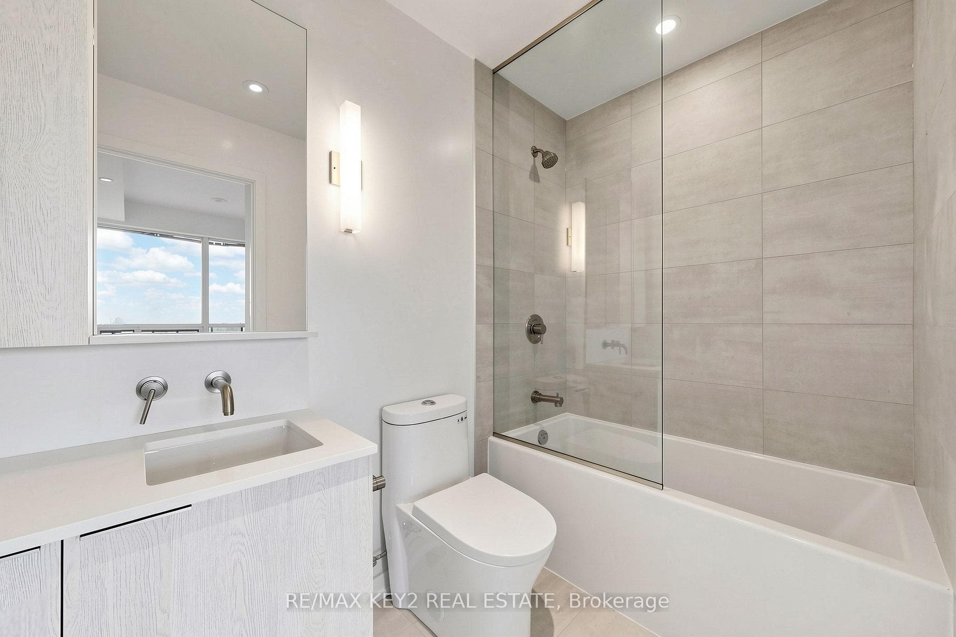 110 Broadway Avenue Unit 2910 photo 11