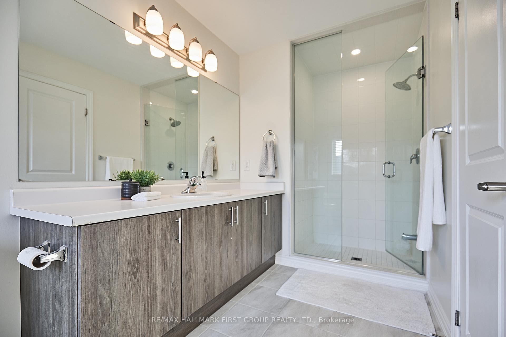 36 Highlands Boulevard photo 18