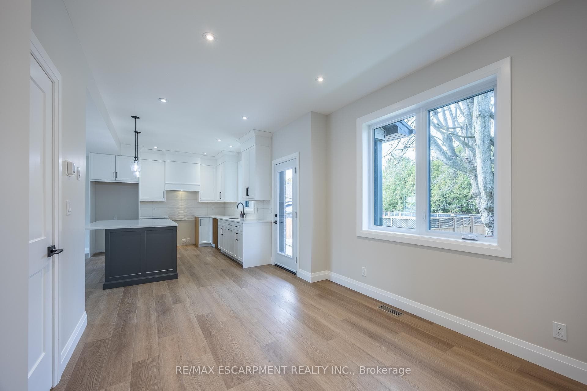 3 Maple Avenue photo 10