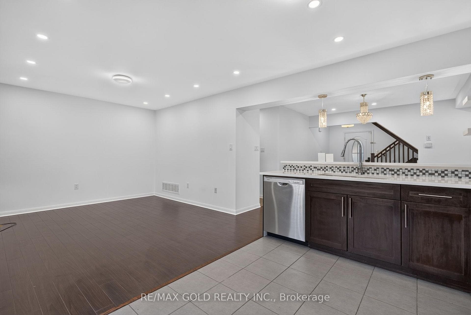 443 Cavanagh Lane photo 17