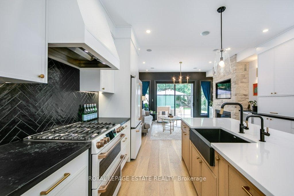 25 Herbert Avenue photo 13