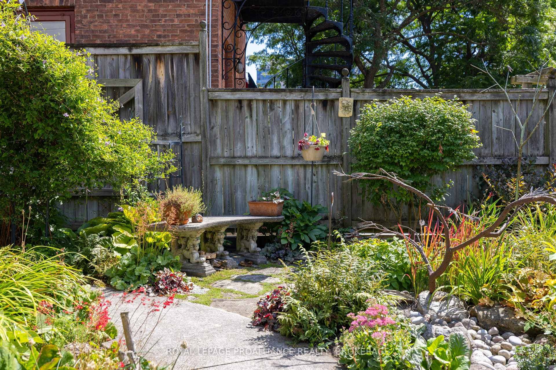 58 Earl Street photo 42