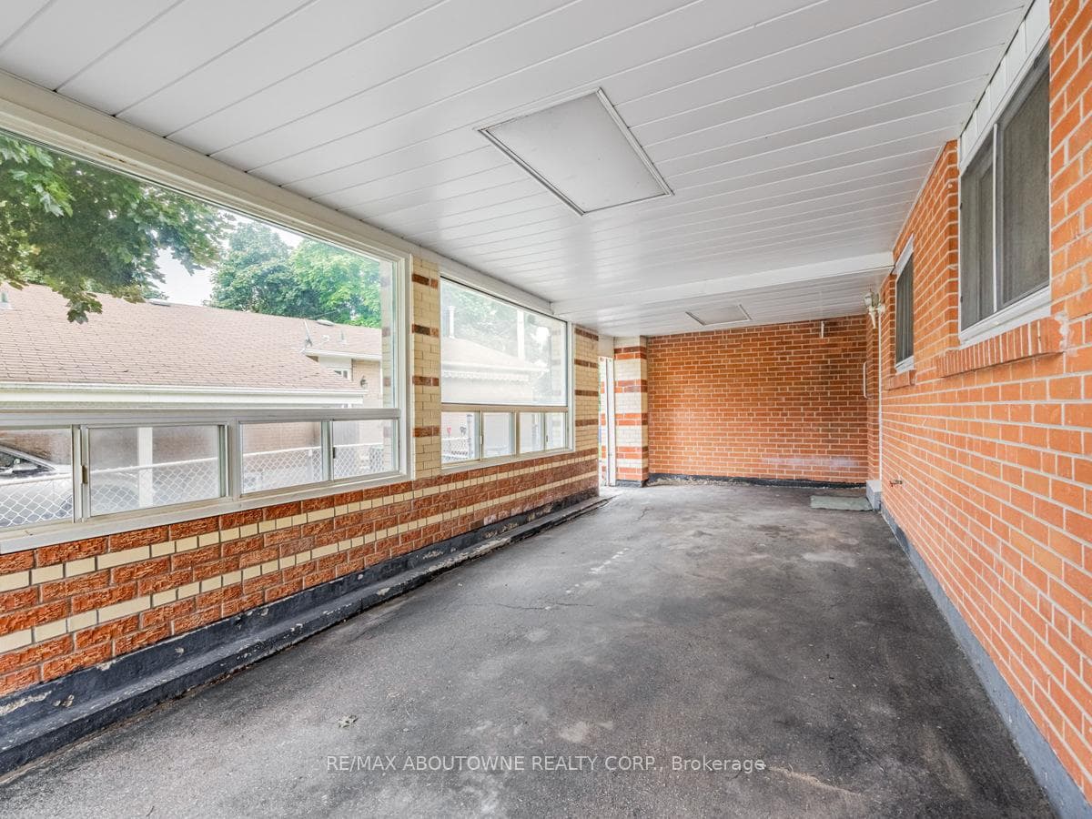 39 Northwood Drive photo 3