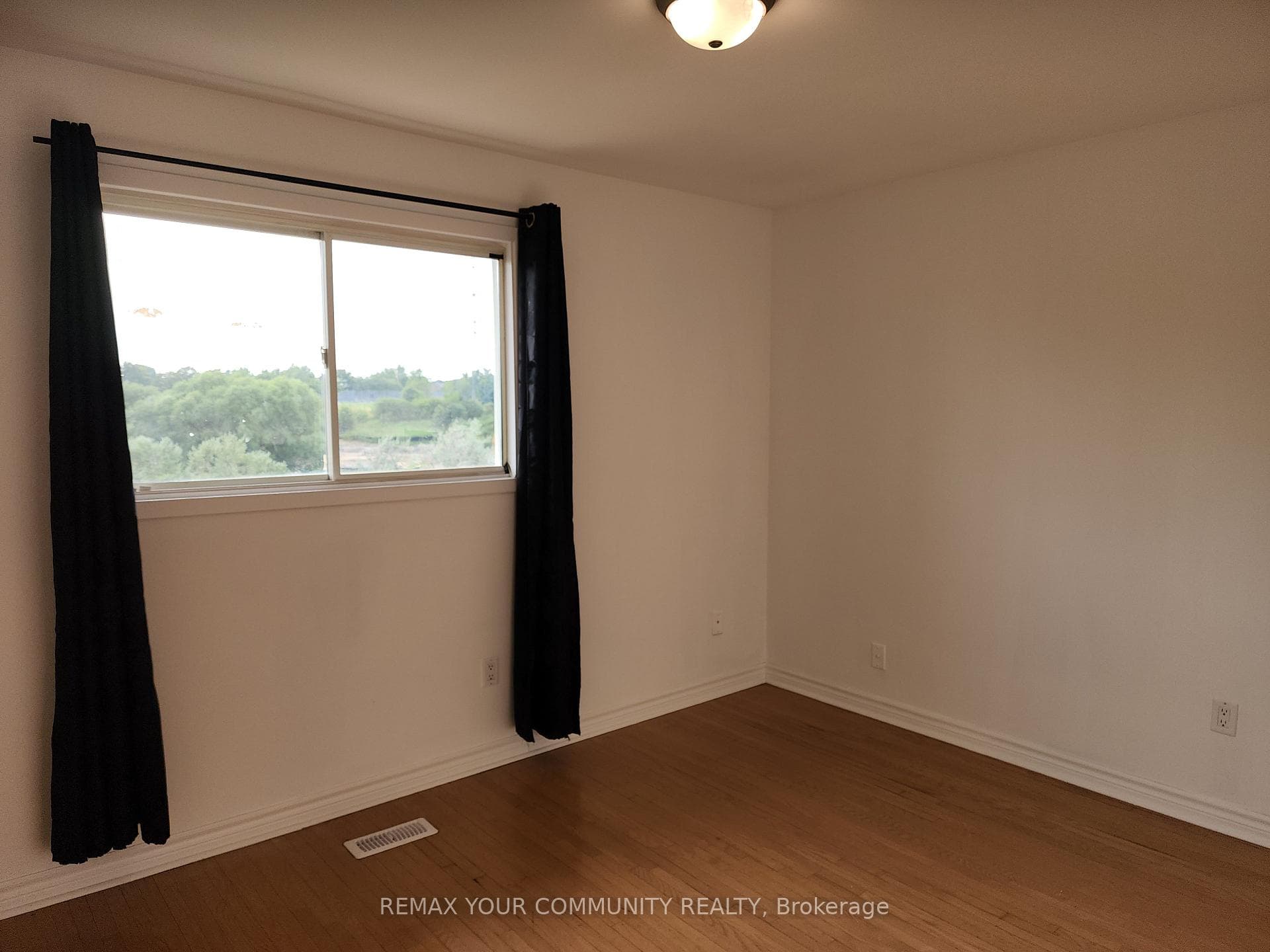 147 Albany Drive Unit Main photo 13