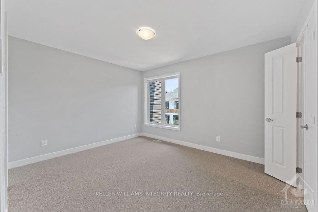 127 BRISTOL Crescent photo 14