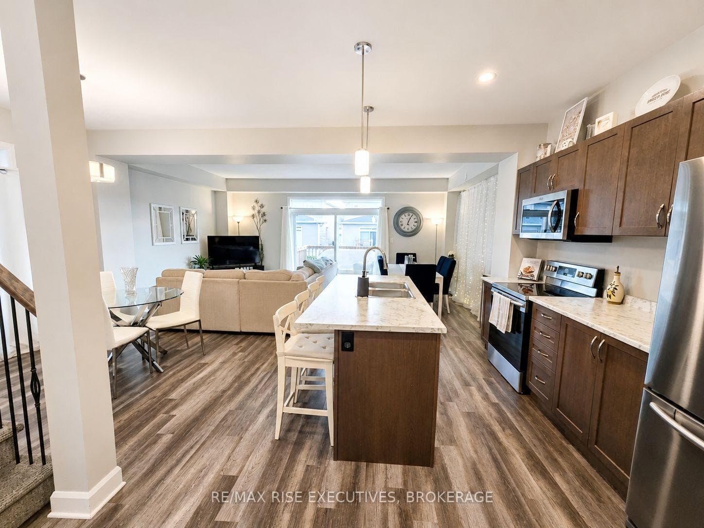 1236 Max Crescent photo 7