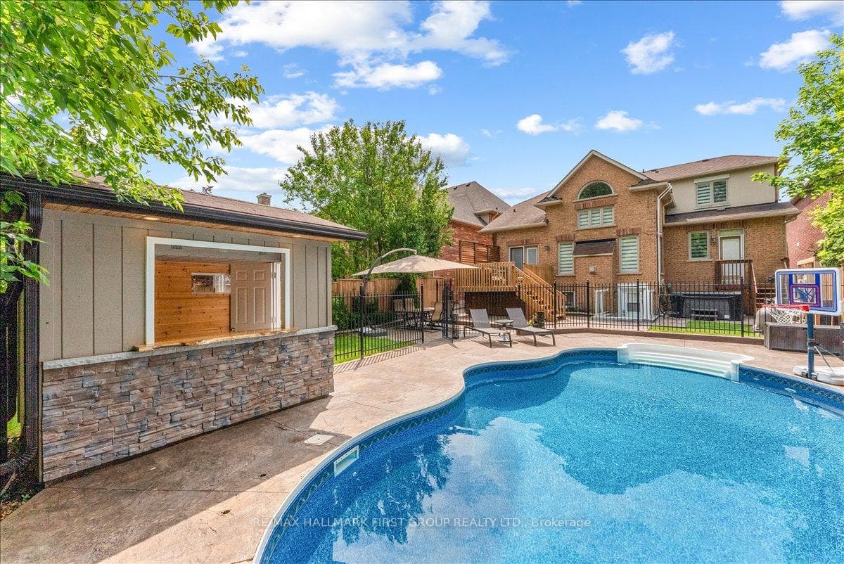 1661 Goldenridge Road photo 49