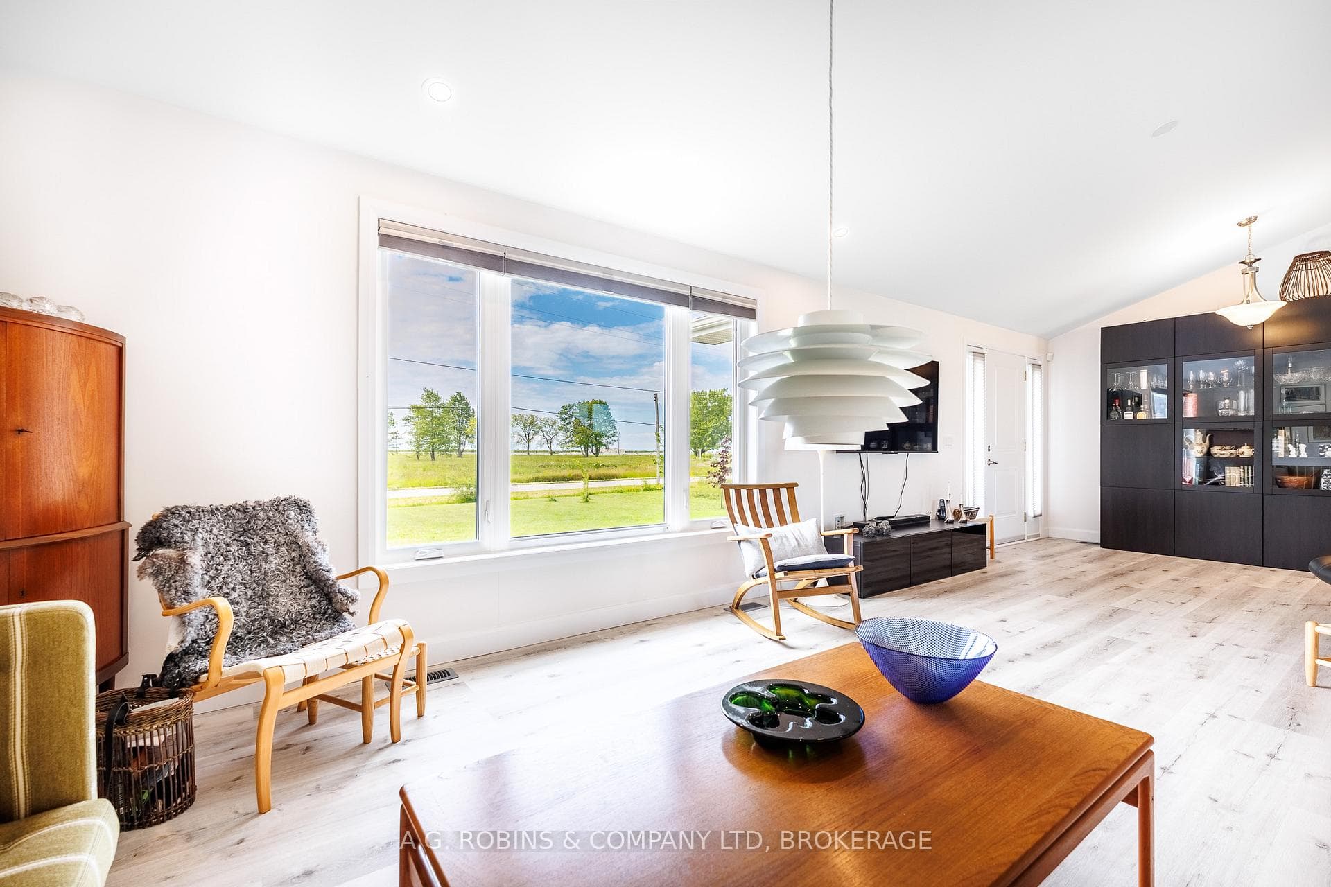 11716 LAKESHORE Road photo 12