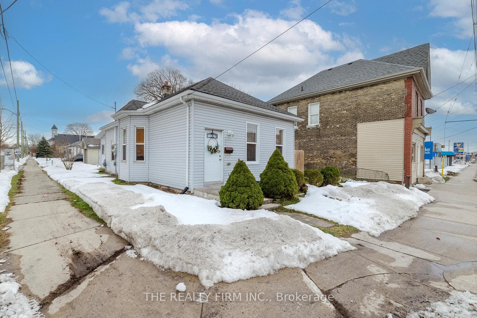 104 Adelaide Street photo 1