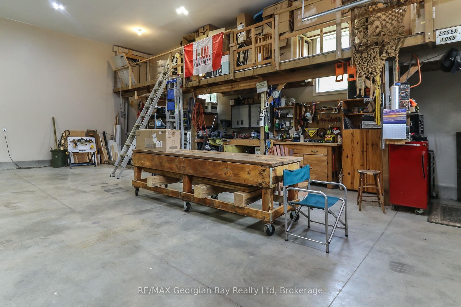ATTACHED SHOP