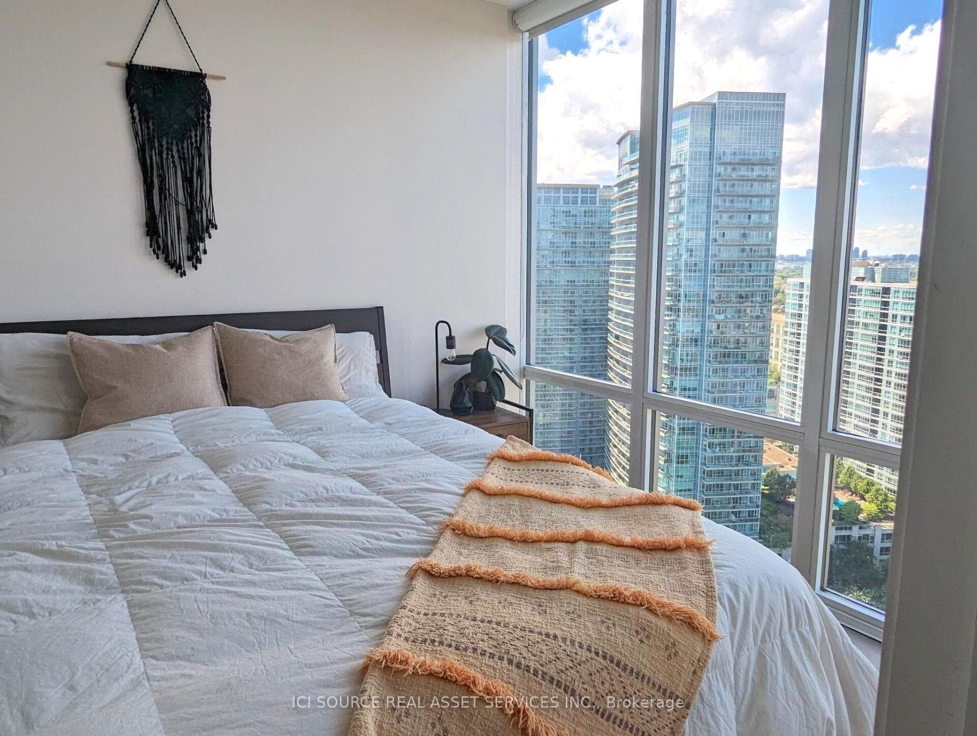 88 Park Lawn Road Unit 2815 photo 4