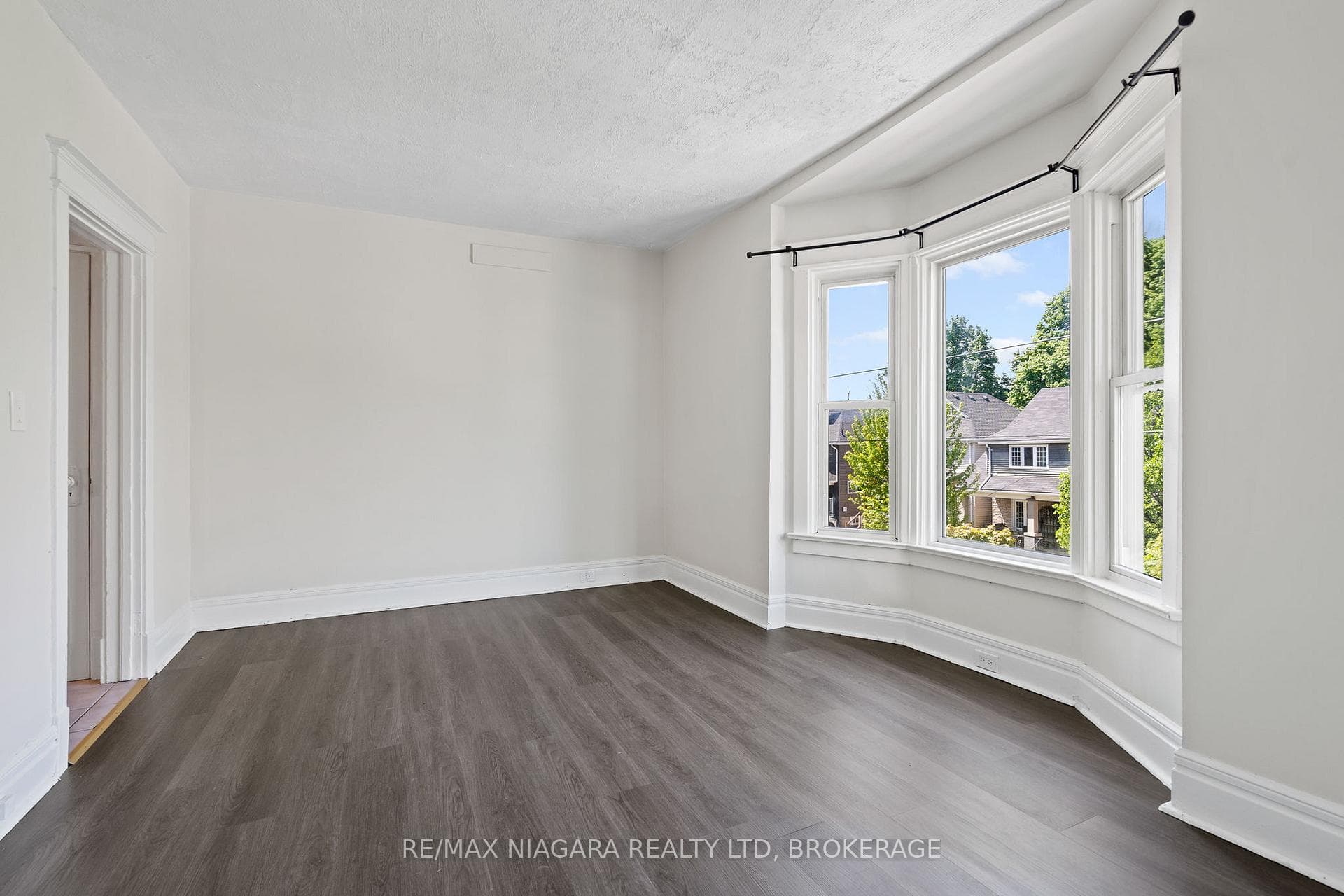 78 Chaplin Avenue photo 20