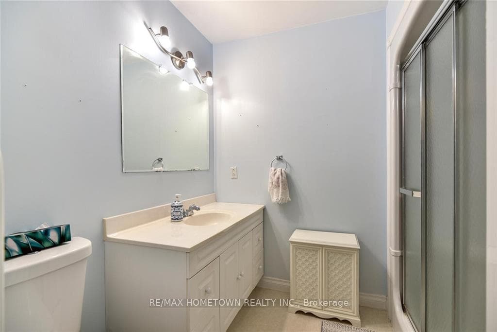 6 BERNARD Crescent photo 16