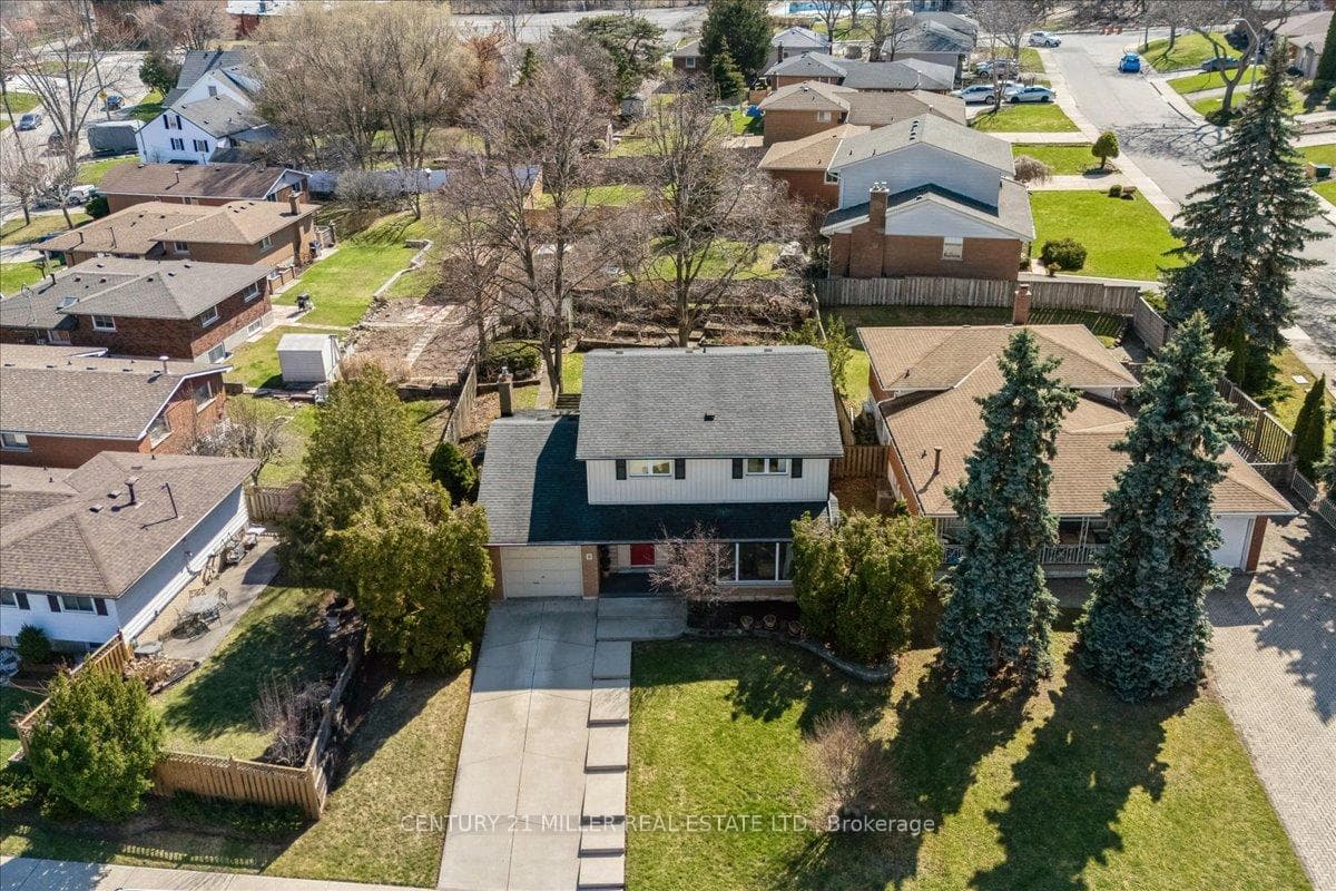 5 Cortina Crescent photo 1