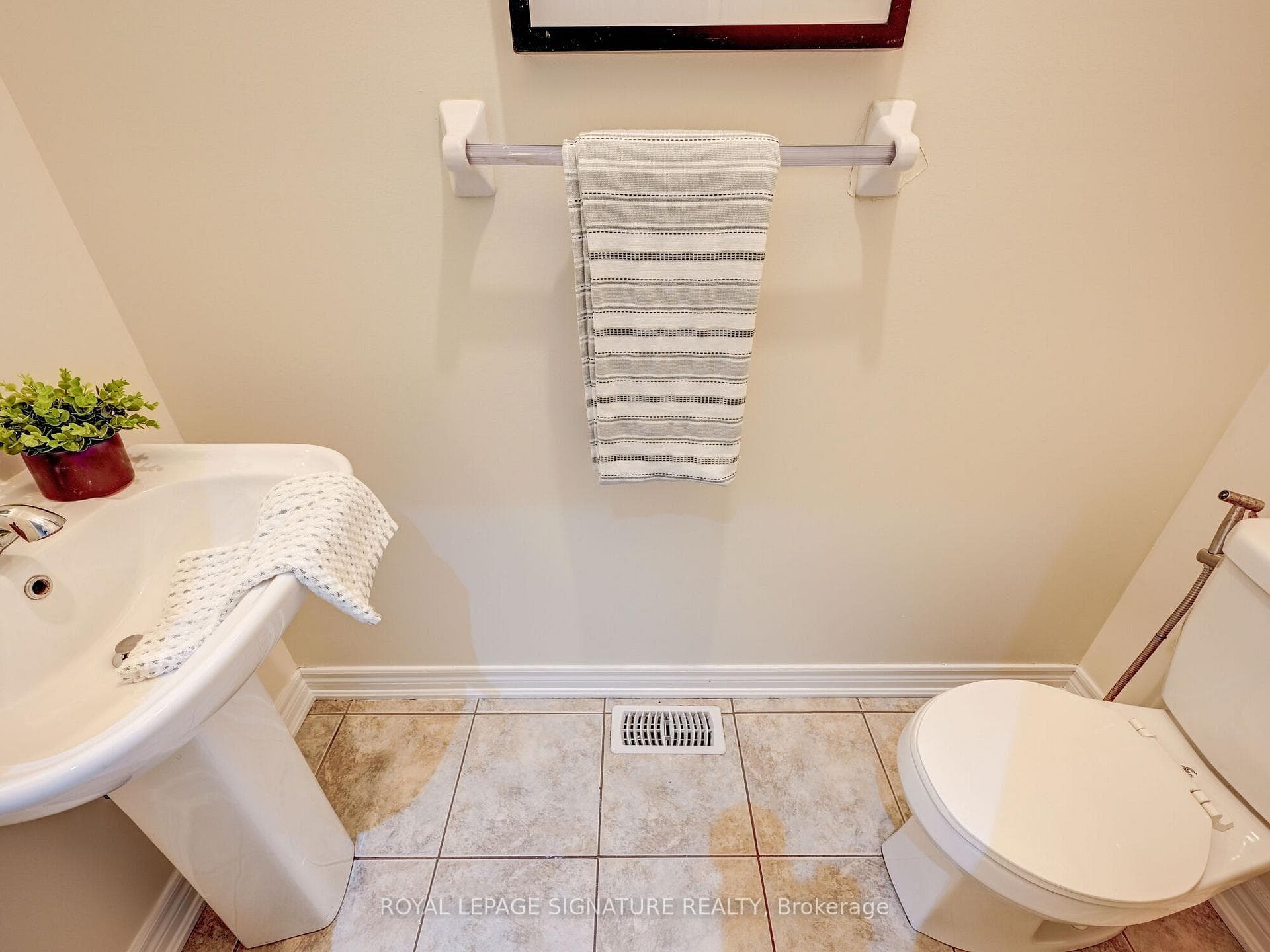 106 Naperton Drive photo 22