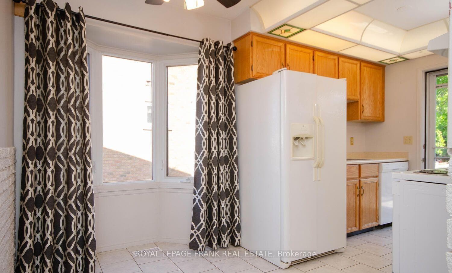 481 Burnham Manor Court photo 4