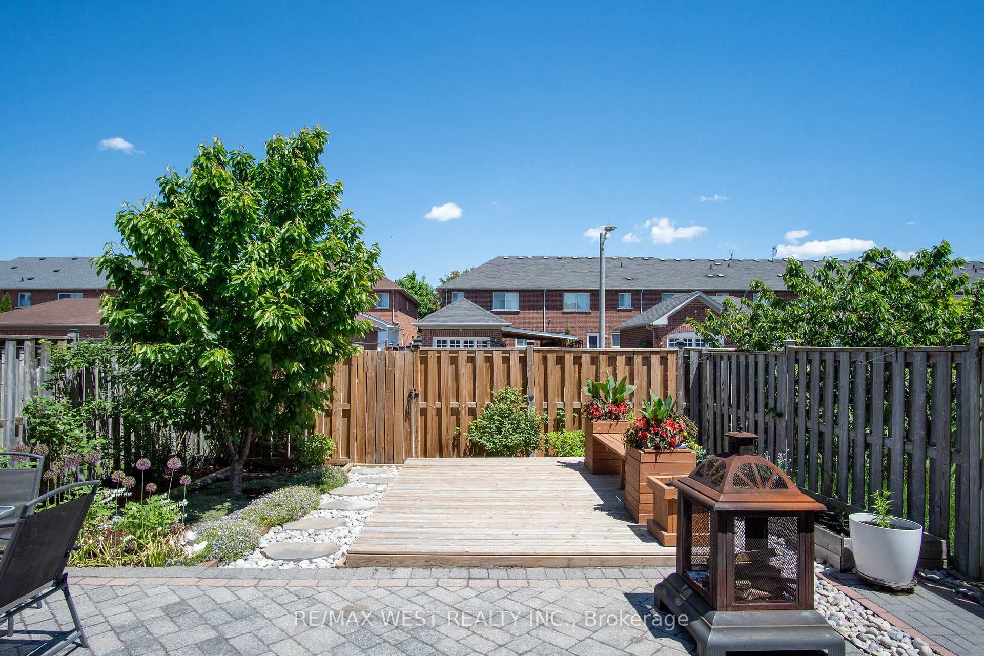 6095 Rowers Crescent photo 36