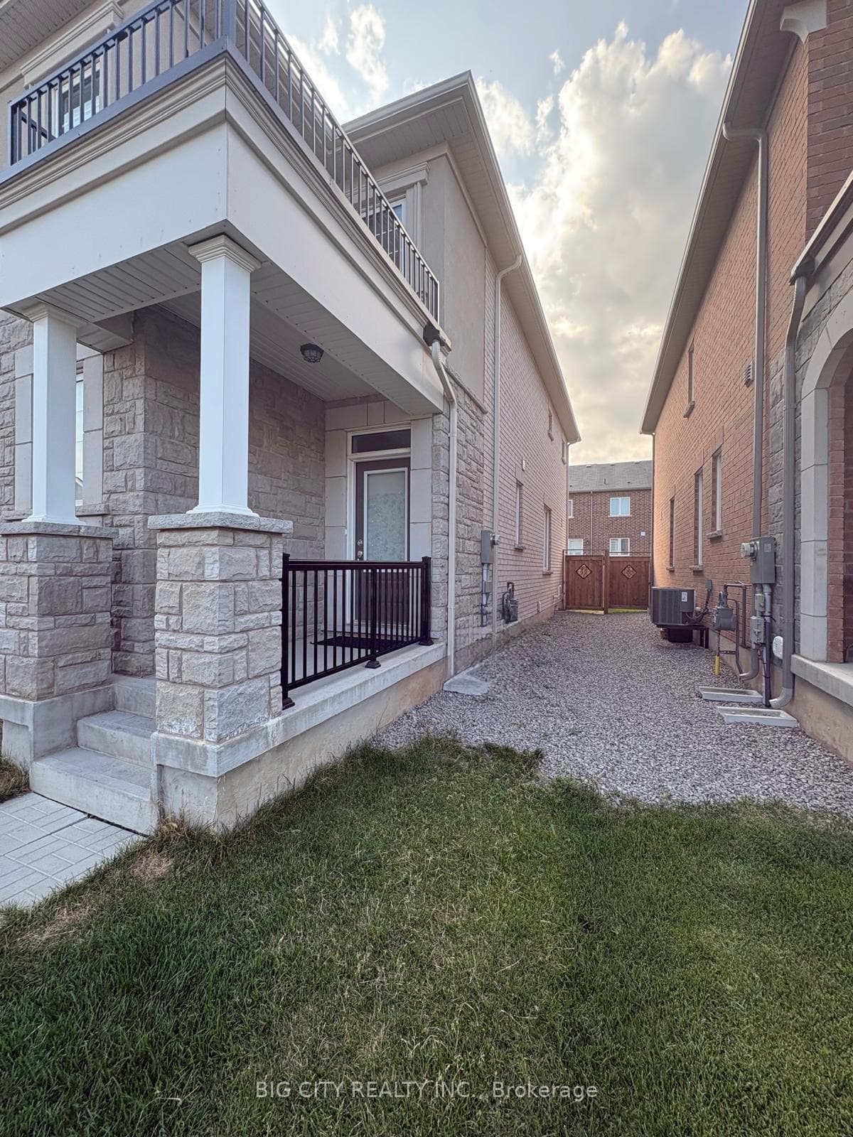982 Cherry Court photo 3
