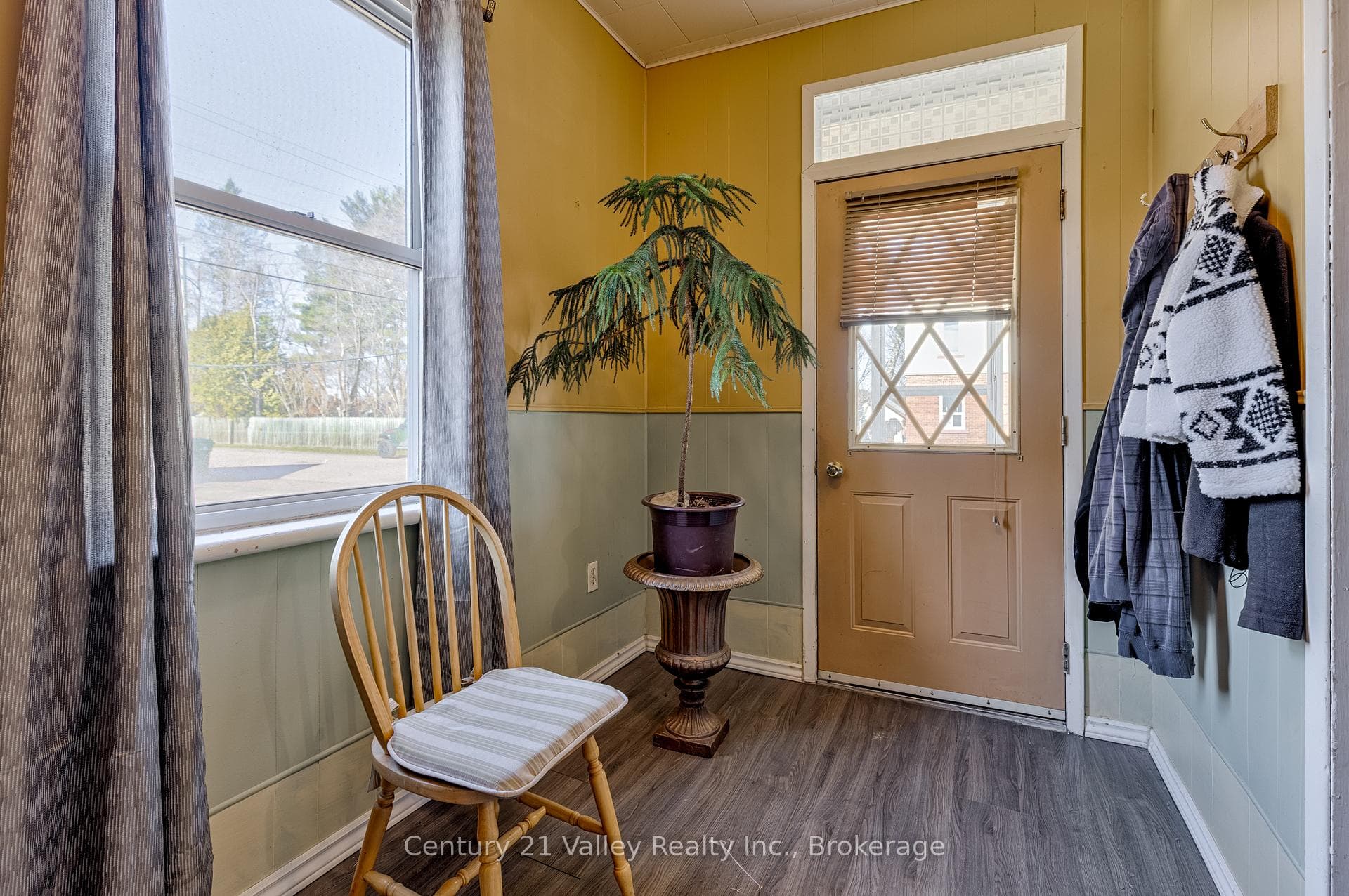 442 Moffat Street photo 22