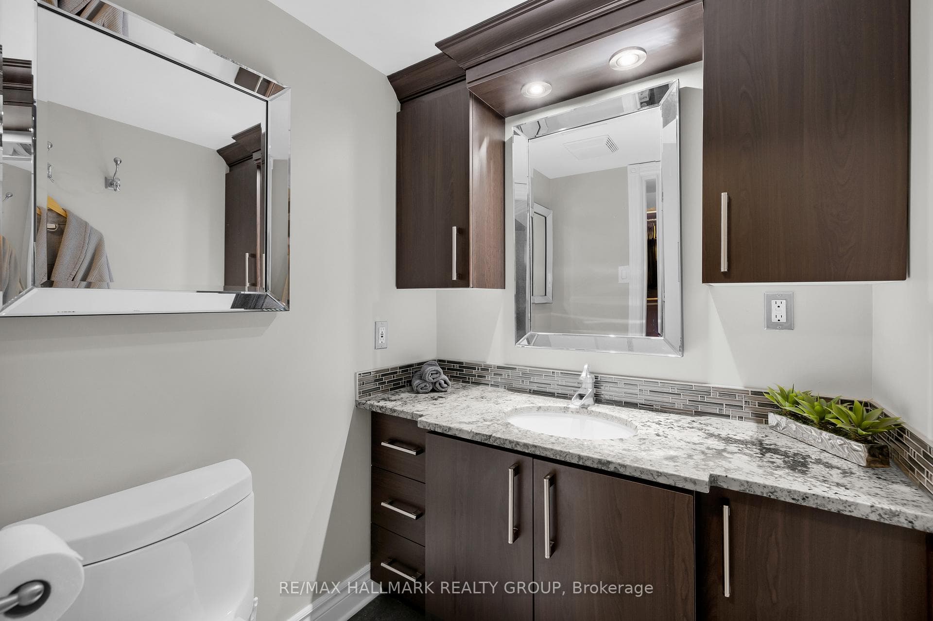 470 Laurier Avenue Unit 402 photo 33