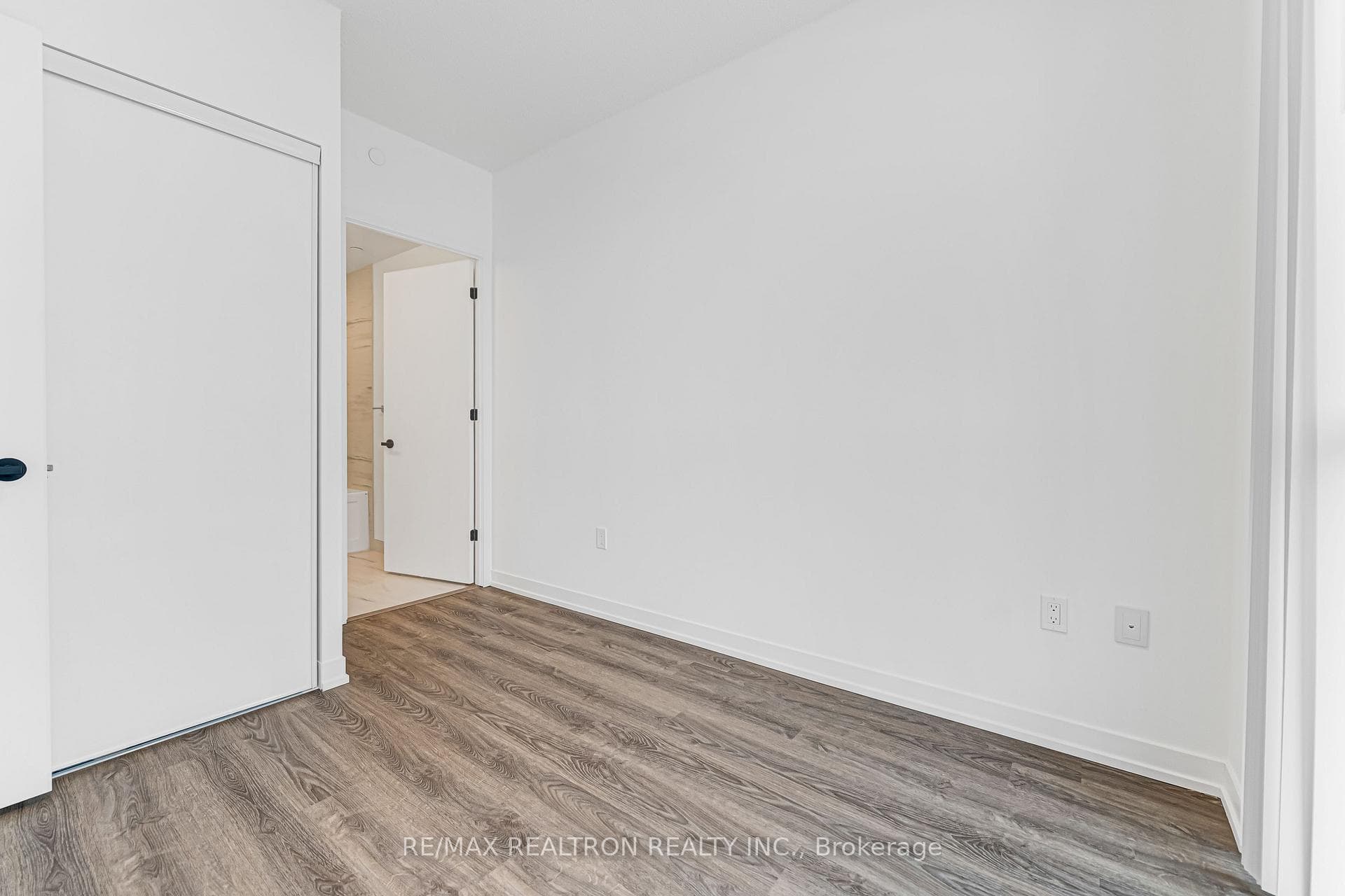 8 Interchange Way Unit 5501 photo 28