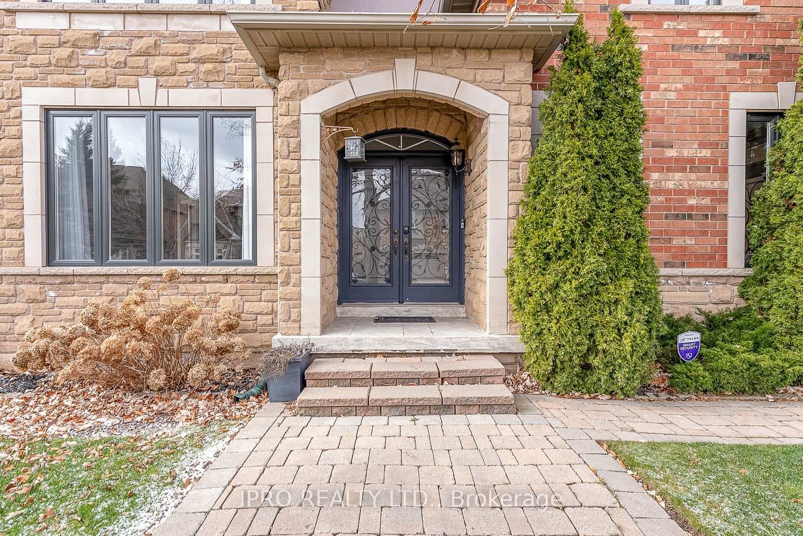 2154 Kingsridge Drive photo 3