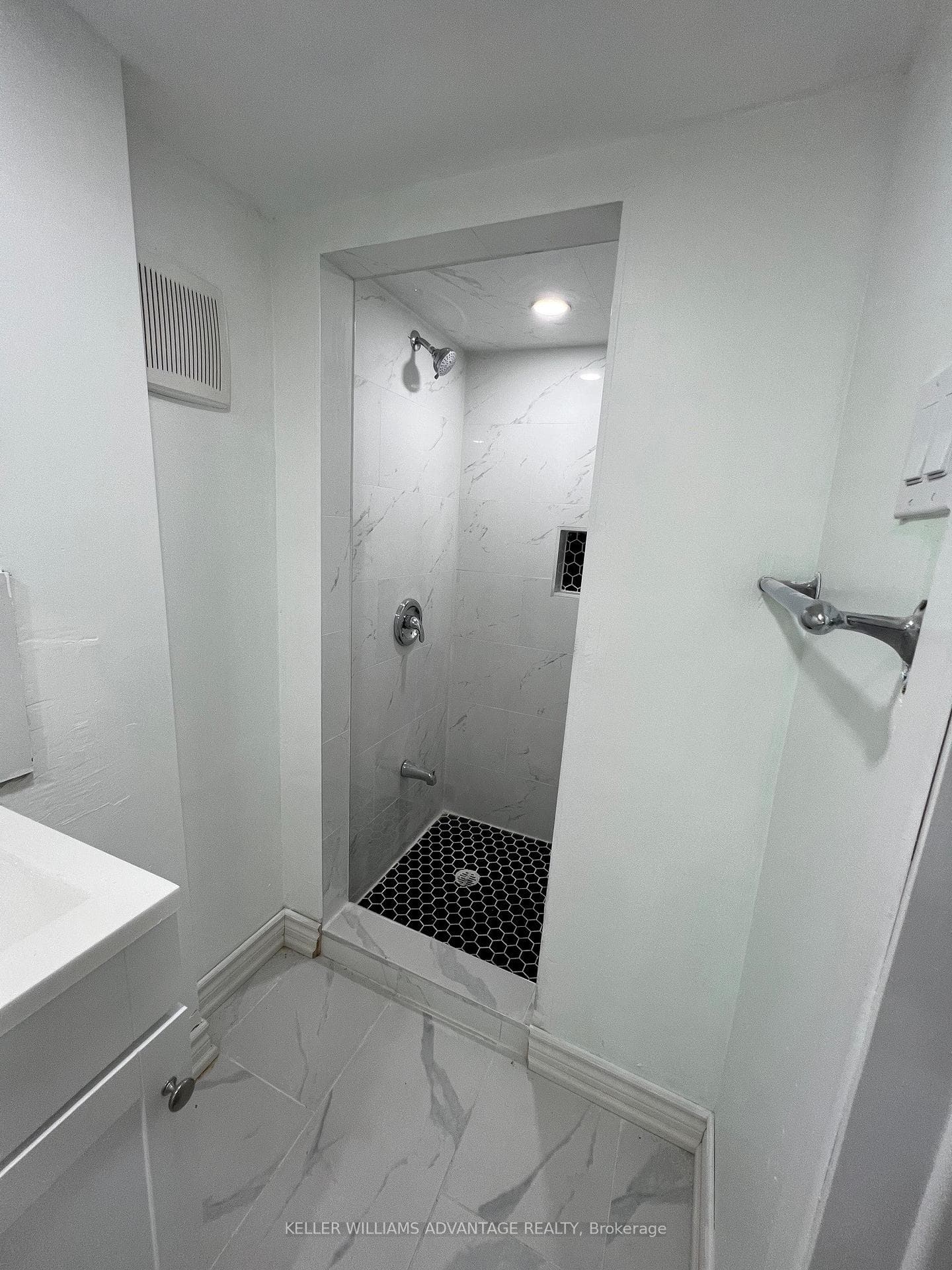 15 Haddon Avenue Unit Lower photo 4
