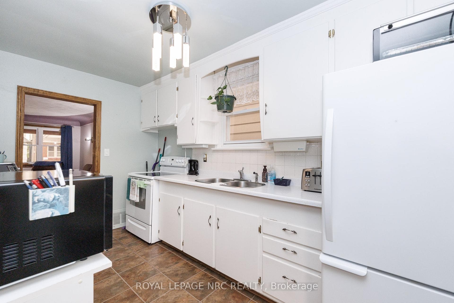 237 PALING Avenue photo 19