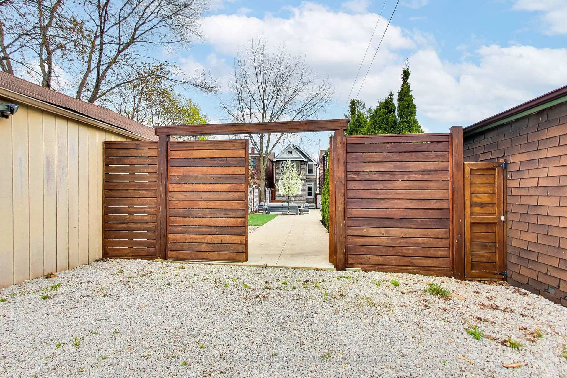 14 Conway Avenue photo 36