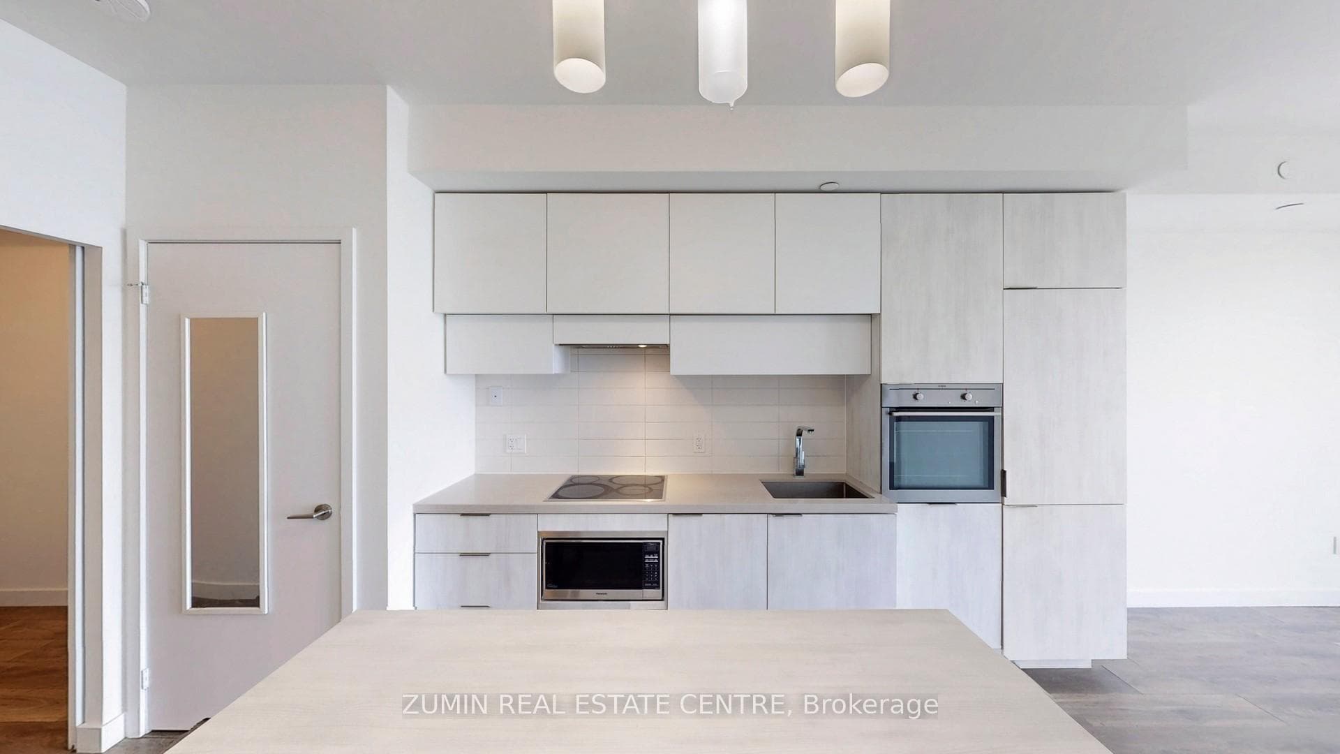 8 Eglinton Avenue Unit 3001 photo 11