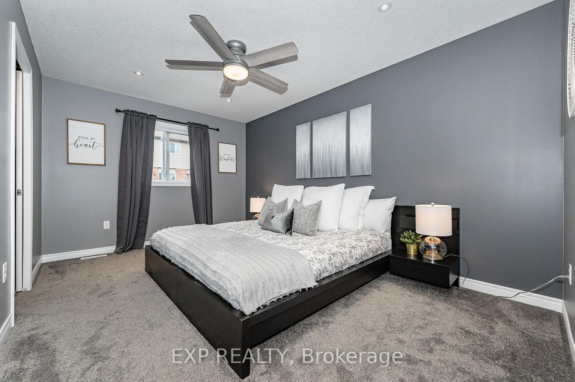 25 Oakes Crescent photo 23