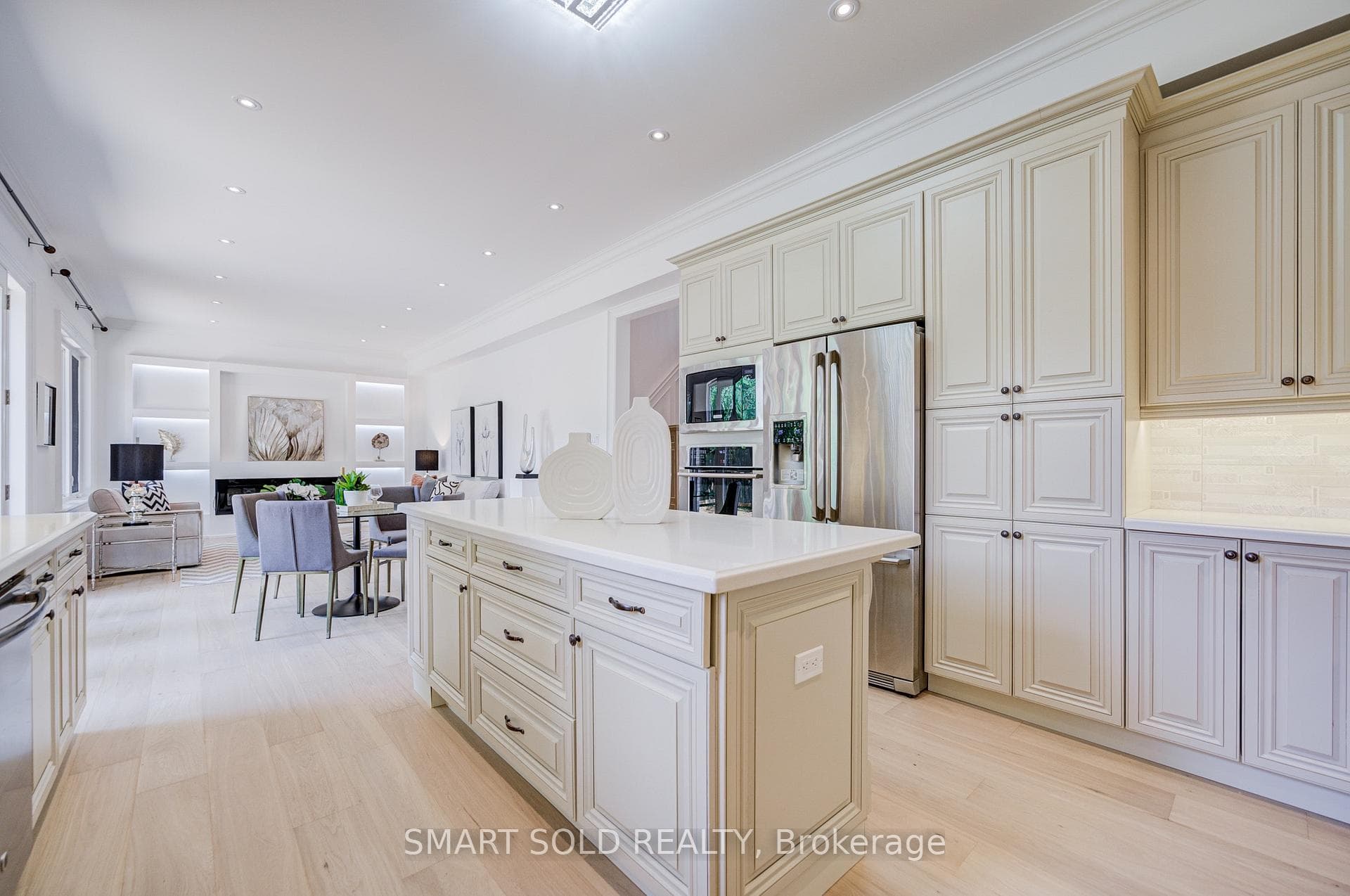 201 Burnhamthorpe Road photo 17