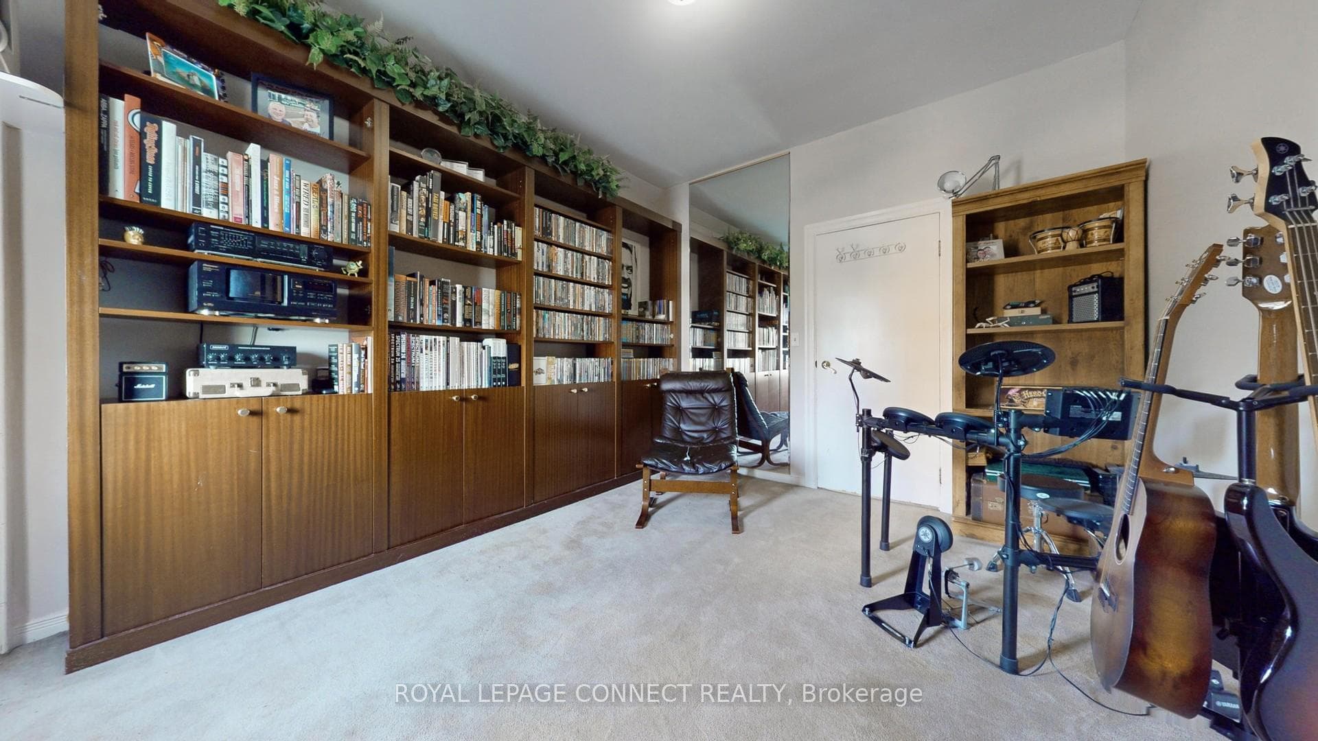 221 John Street photo 24
