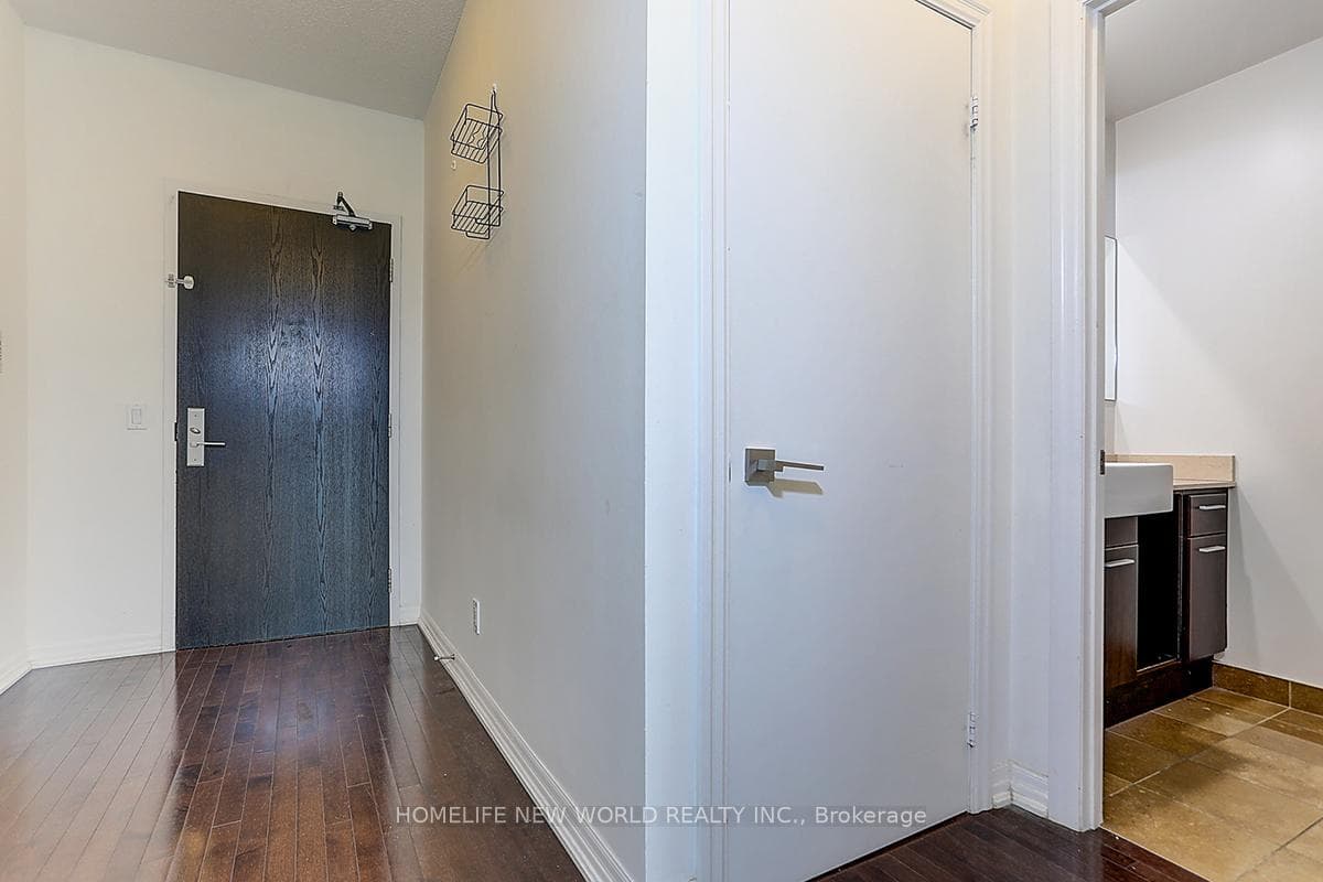 770 Bay Street Unit Ph506 photo 5