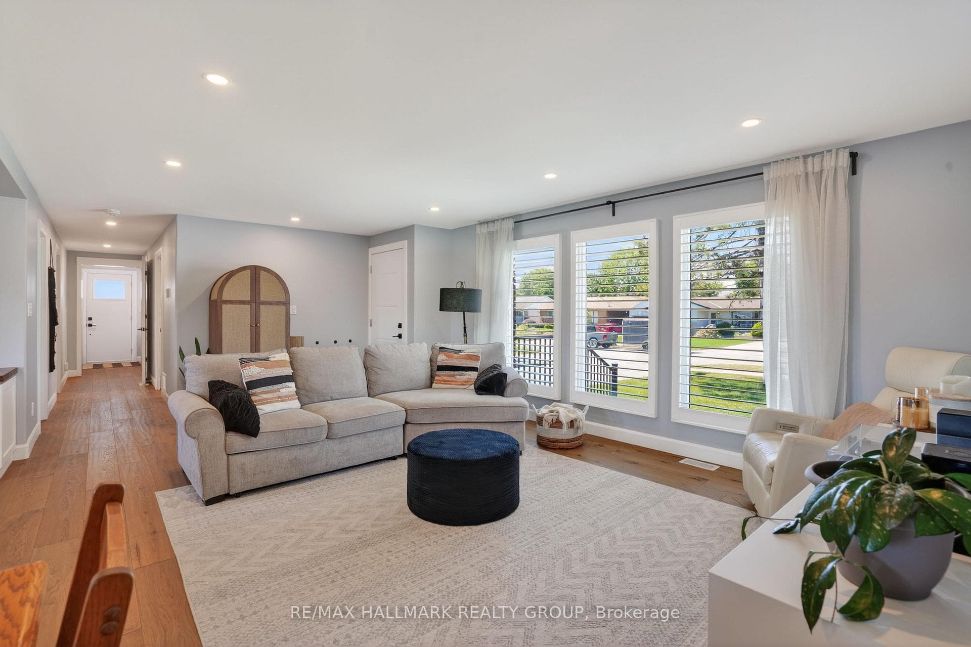1583 MAXIME Street photo 6