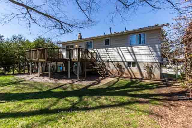 1224 Richards Crescent photo 32