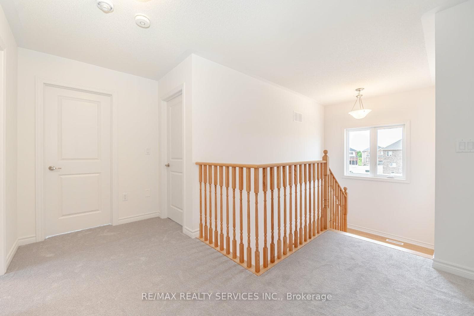 360 Russell Street photo 19