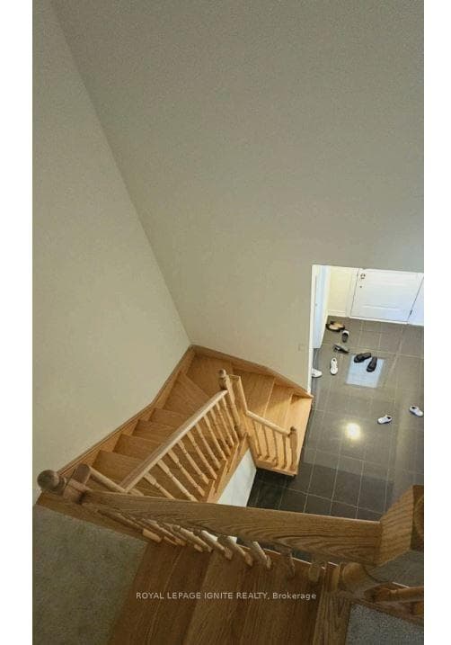 52 Hill Croft Way photo 5