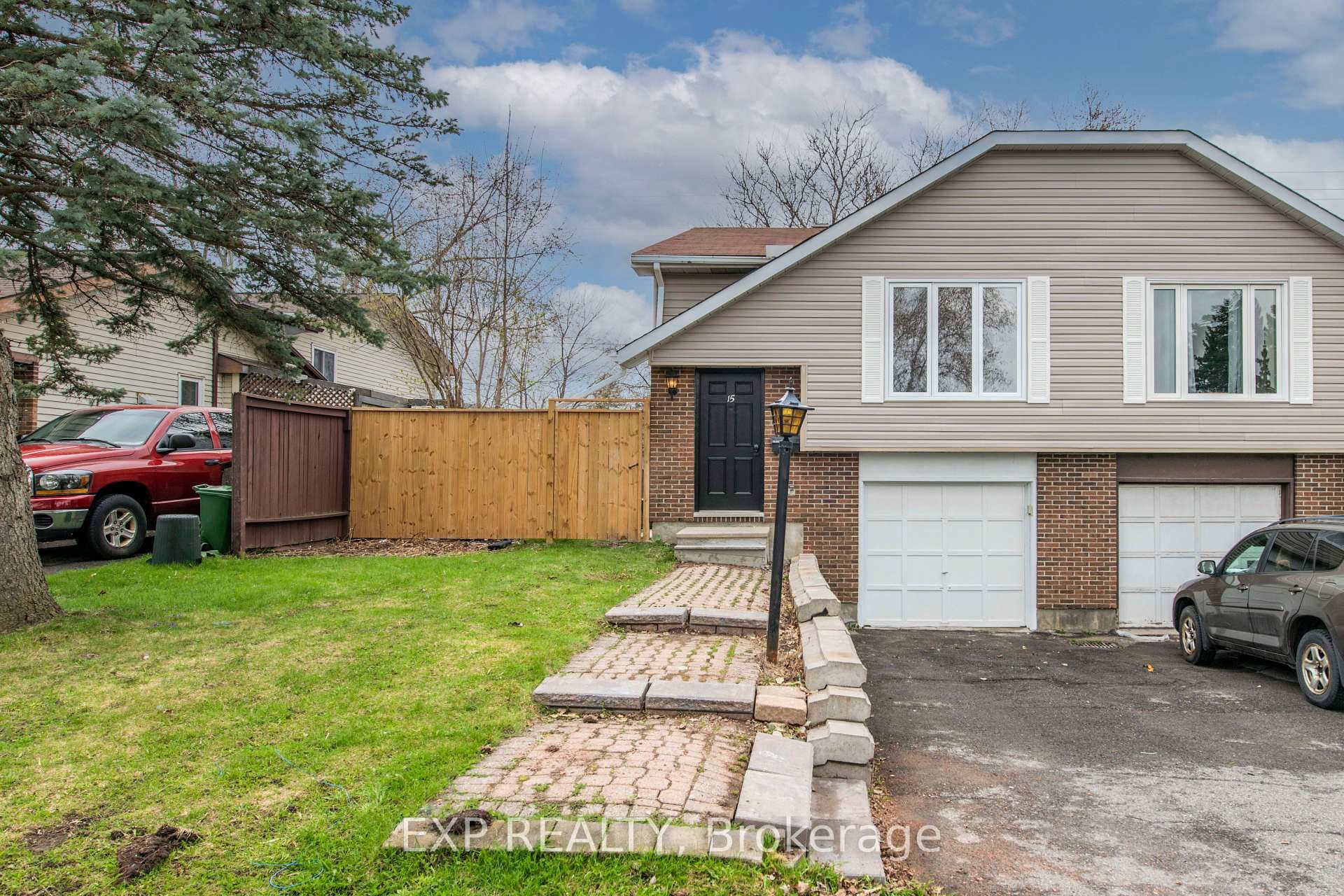 15 Kadeer Way photo 1