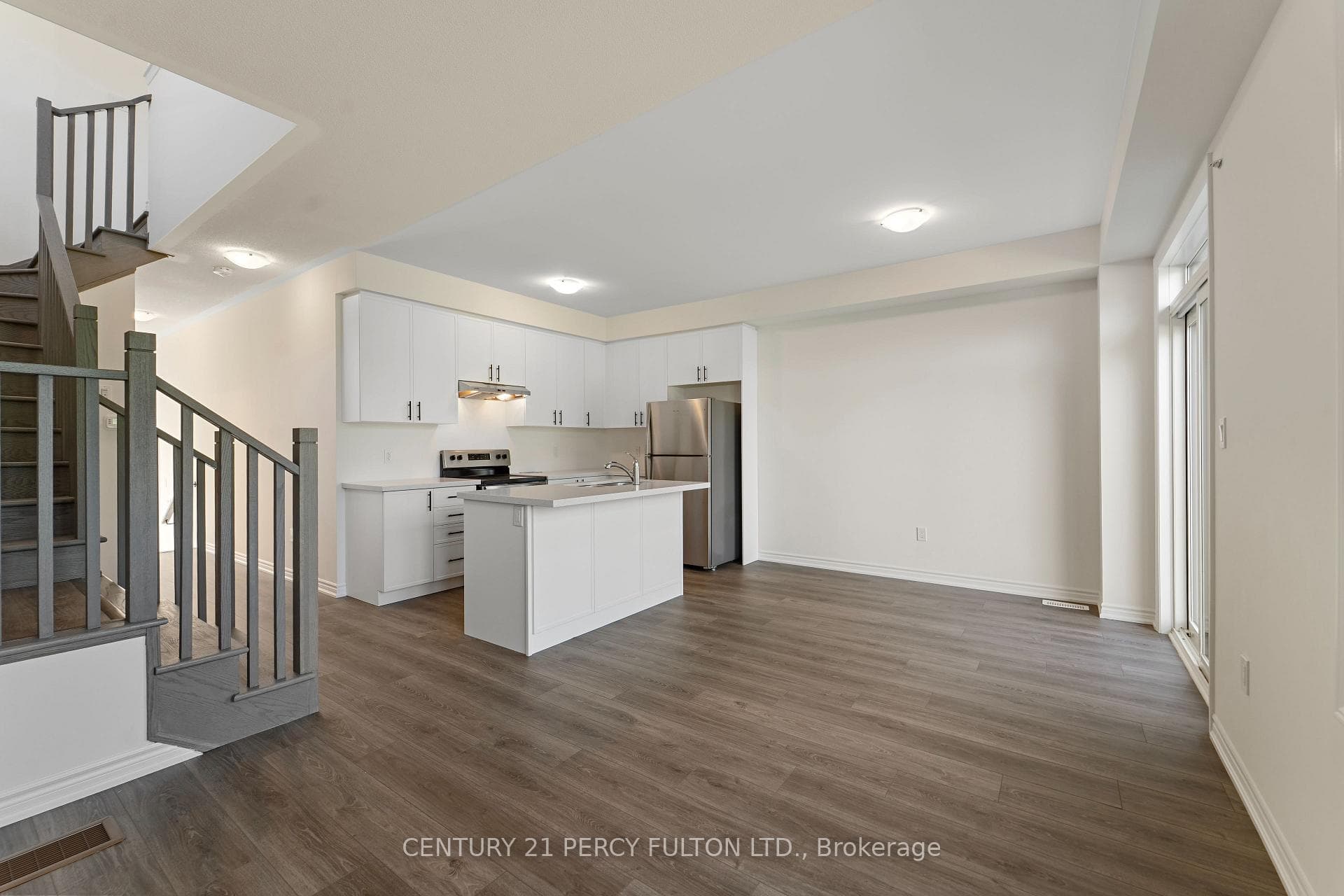 39 Watts Mews photo 8