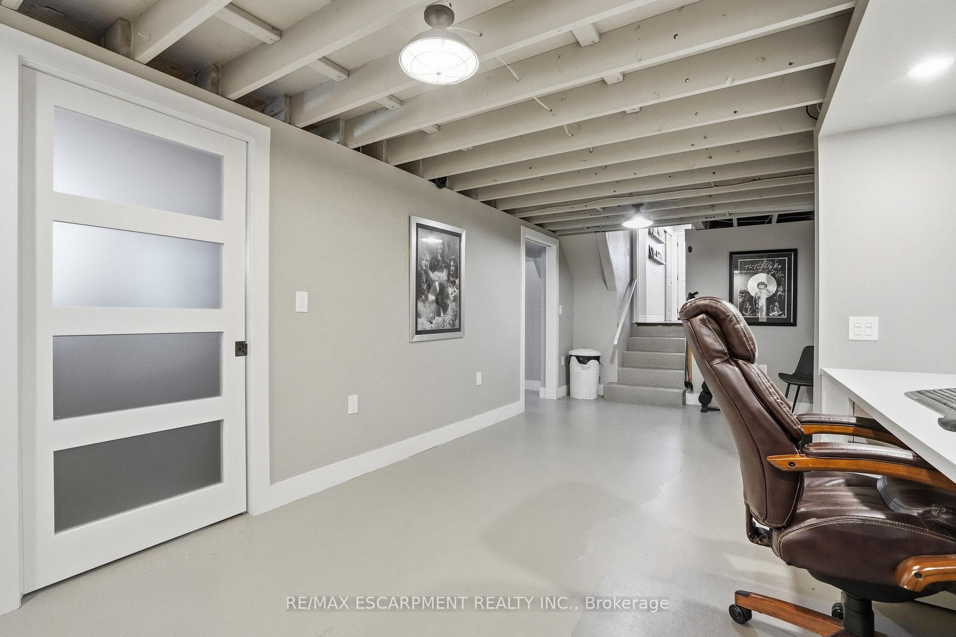 92 Watt Avenue photo 36