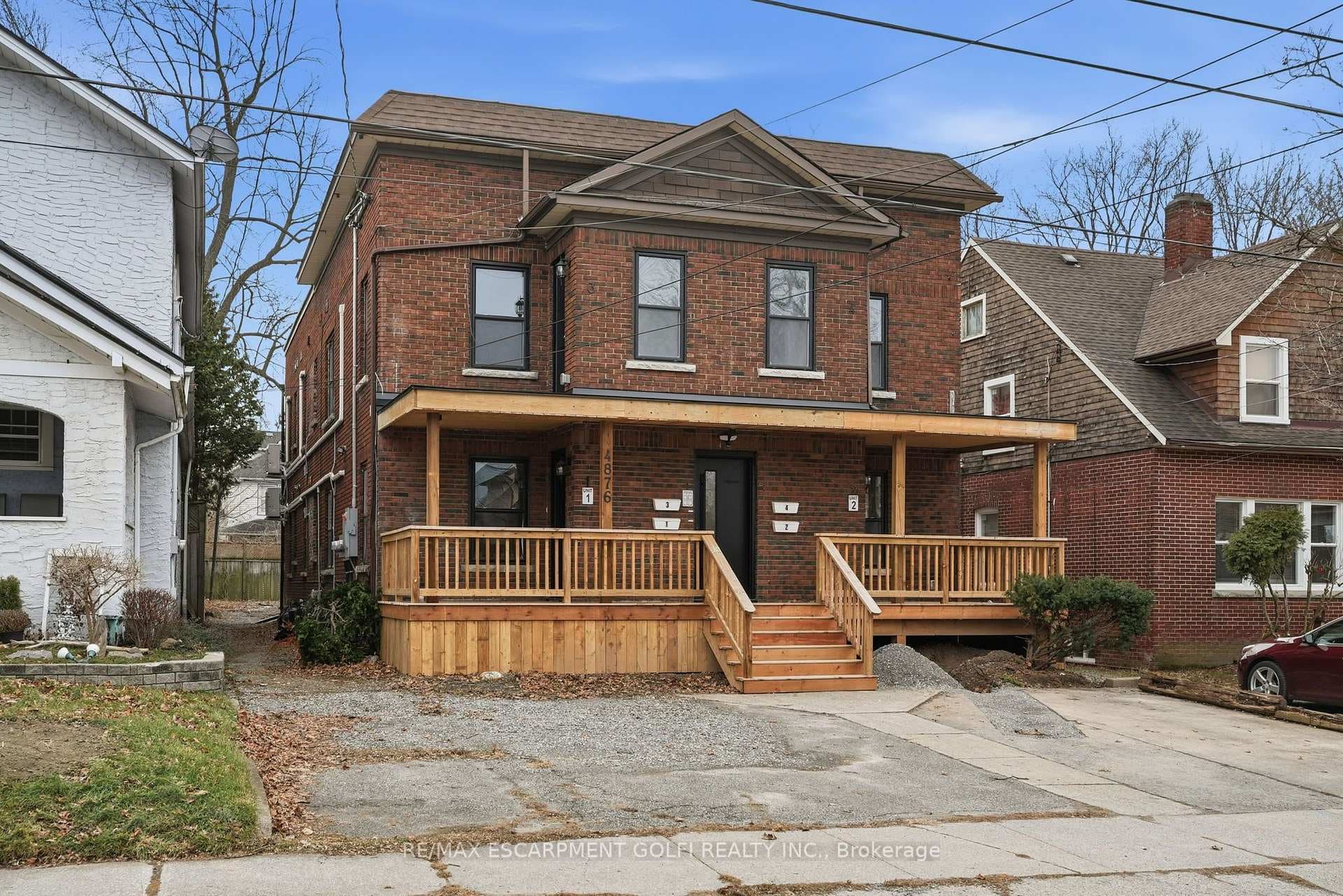 4876 SIMCOE Street Unit 1 photo 1